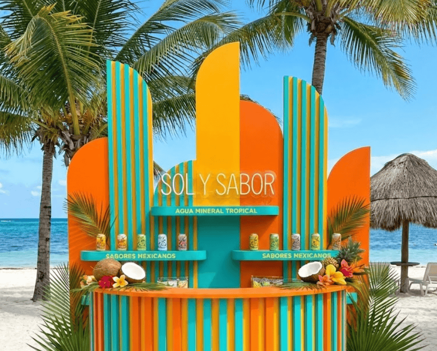 Activación de marca montada en espacio real que muestra la importancia de adaptar la idea al entorno según la experiencia de Mármol Rojo.